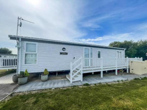 Stunning Lodge With Decking At Manor Park Near Hunstanton Beach Ref 23217K